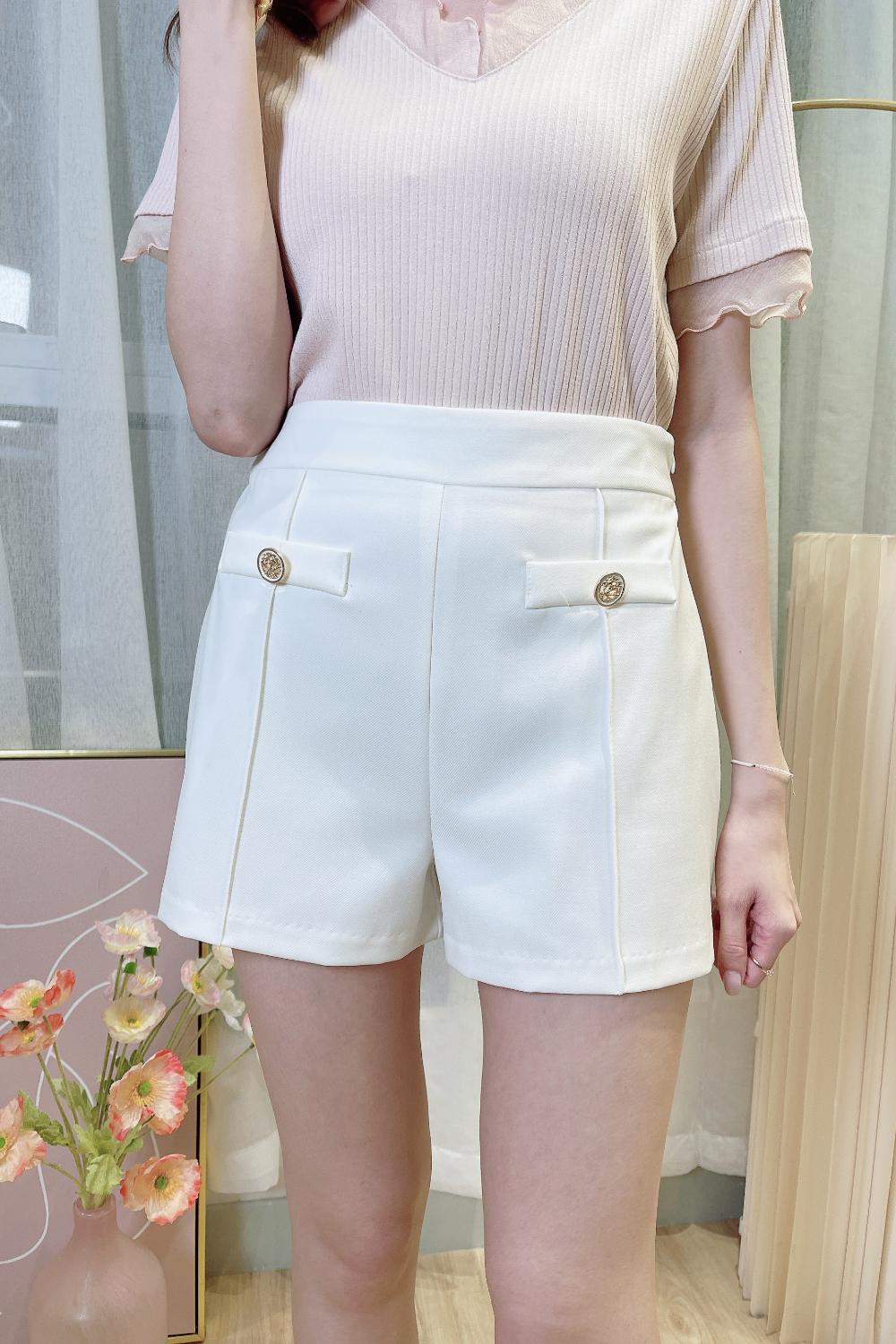 Exquisite gold button white shorts