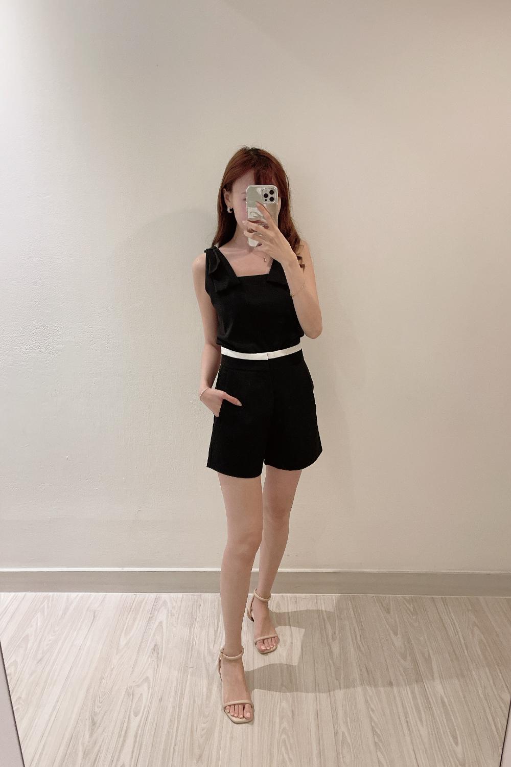 Thai white outline high-waisted shorts (2 colors)