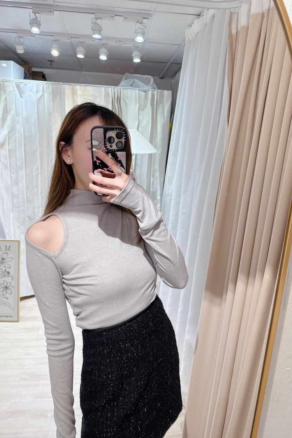 [Limited] Halter cut out turtle neck top (2 colors)